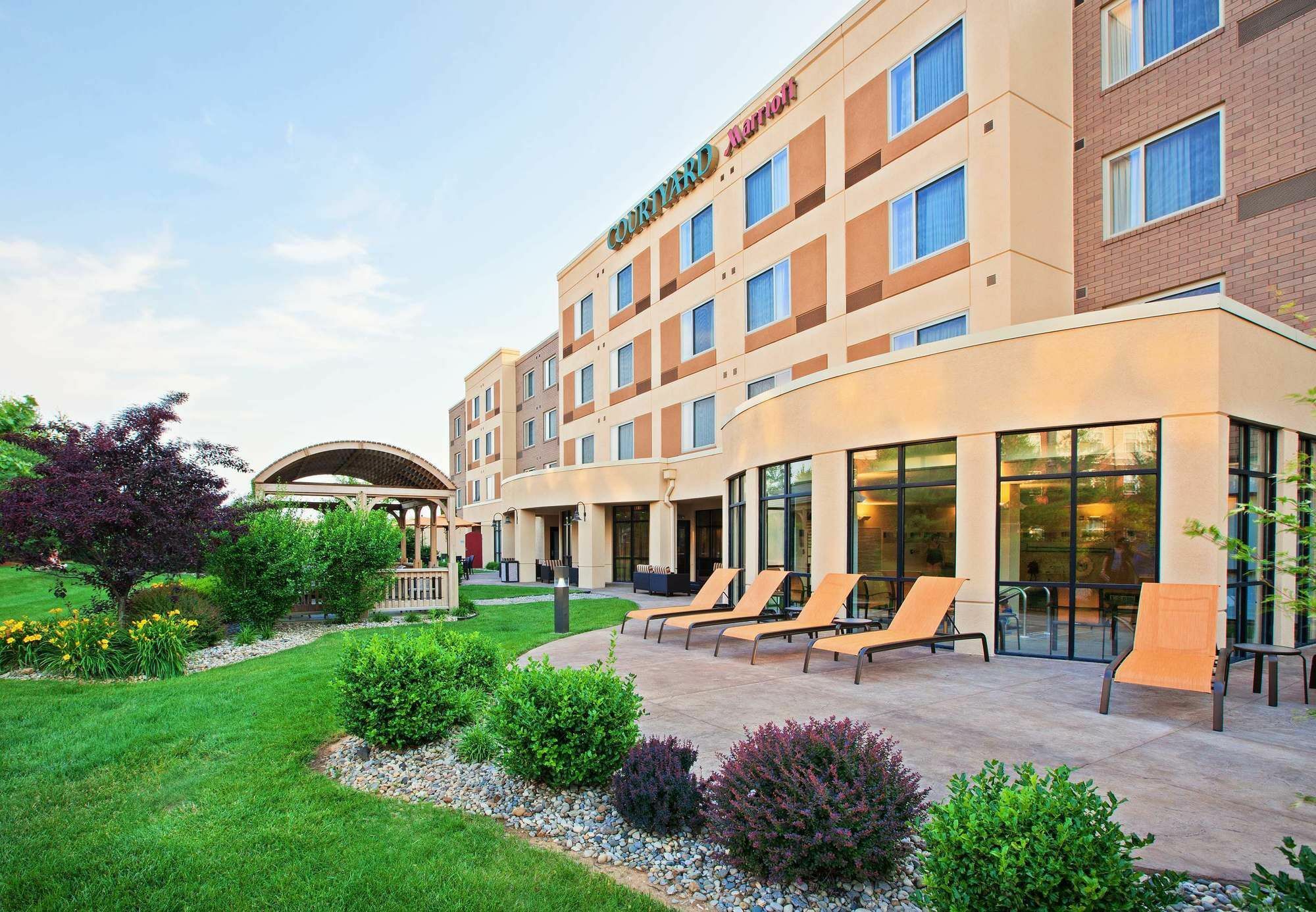 Courtyard Louisville Northeast Exterior photo